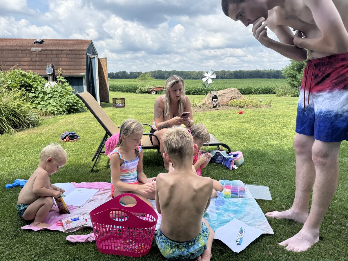 spartyryanh's tweet image. Pool day well spent with the Lucas clan🏊🏻‍♂️@KelsyeLucas