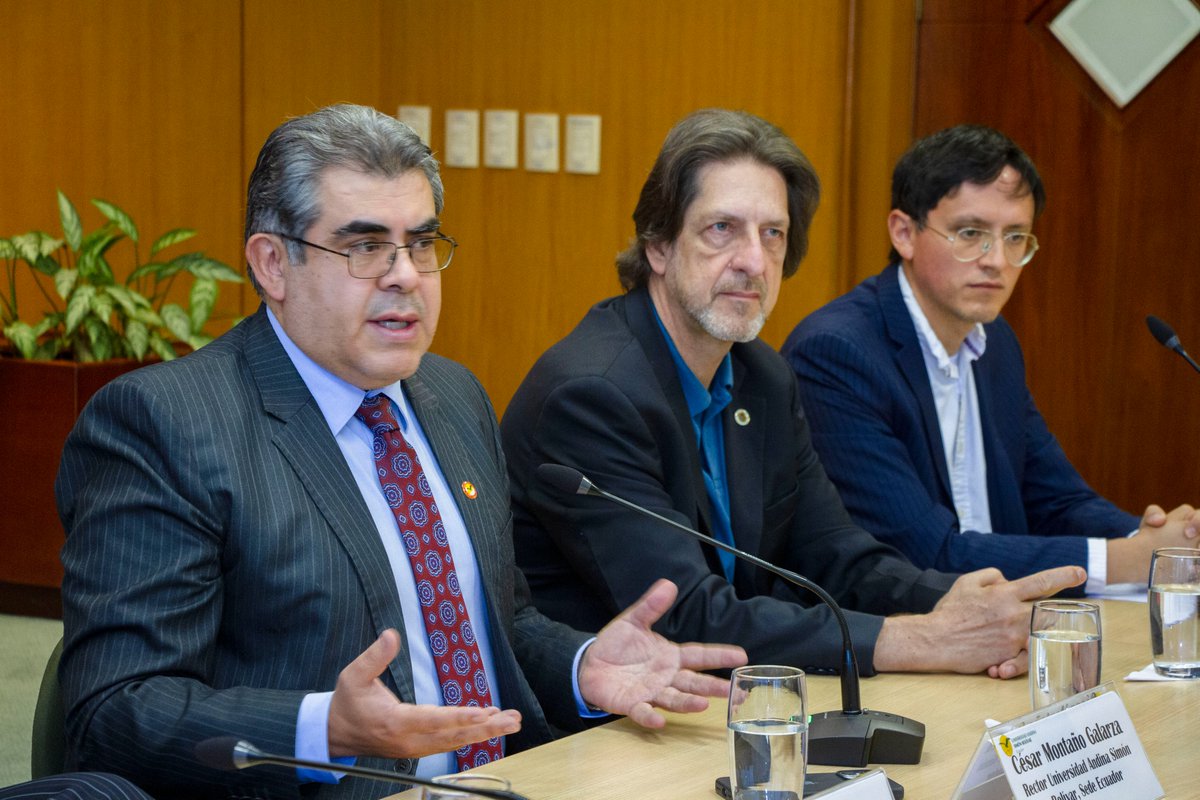 uasbecuador's tweet photo. 🌎🎯 𝗗𝗶𝗮́𝗹𝗼𝗴𝗼 𝗿𝗲𝗴𝗶𝗼𝗻𝗮𝗹 𝗽𝗮𝗿𝗮 𝘂𝗻𝗮 𝗴𝗲𝘀𝘁𝗶𝗼́𝗻 𝗽𝘂́𝗯𝗹𝗶𝗰𝗮 𝘁𝗿𝗮𝗻𝘀𝗳𝗼𝗿𝗺𝗮𝗱𝗼𝗿𝗮

Hoy se realizó en nuestra Universidad el 𝘁𝗮𝗹𝗹𝗲𝗿 “𝗚𝗲𝘀𝘁𝗶𝗼́𝗻 𝗱𝗲 𝗣𝗼𝗹𝗶́𝘁𝗶𝗰𝗮𝘀 𝗣𝘂́𝗯𝗹𝗶𝗰𝗮𝘀 𝘆 𝗗𝗲𝘀𝗮𝗿𝗿𝗼𝗹𝗹𝗼 𝗥𝗲𝗴𝗶𝗼𝗻𝗮𝗹”, un espacio de reflexión colectiva sobre los desafíos del desarrollo en la región andina y el rol de la gestión pública en la construcción de territorios más equitativos y sostenibles.

👥 Participaron el rector @cesarmontanog; @diego_raza, director del Área Académica de @GestionUASB; el vicerrector @wilsonaraquej; André Roth, docente de la @UNALOficial  de Colombia; y @Jairo_Rivera_V, docente de nuestra casa de estudios.

Agradecemos la participación activa de todos quienes aportaron con sus experiencias y miradas críticas desde la academia y la gestión pública.

#PolíticasPúblicas #DesarrolloRegional #GestiónPública
