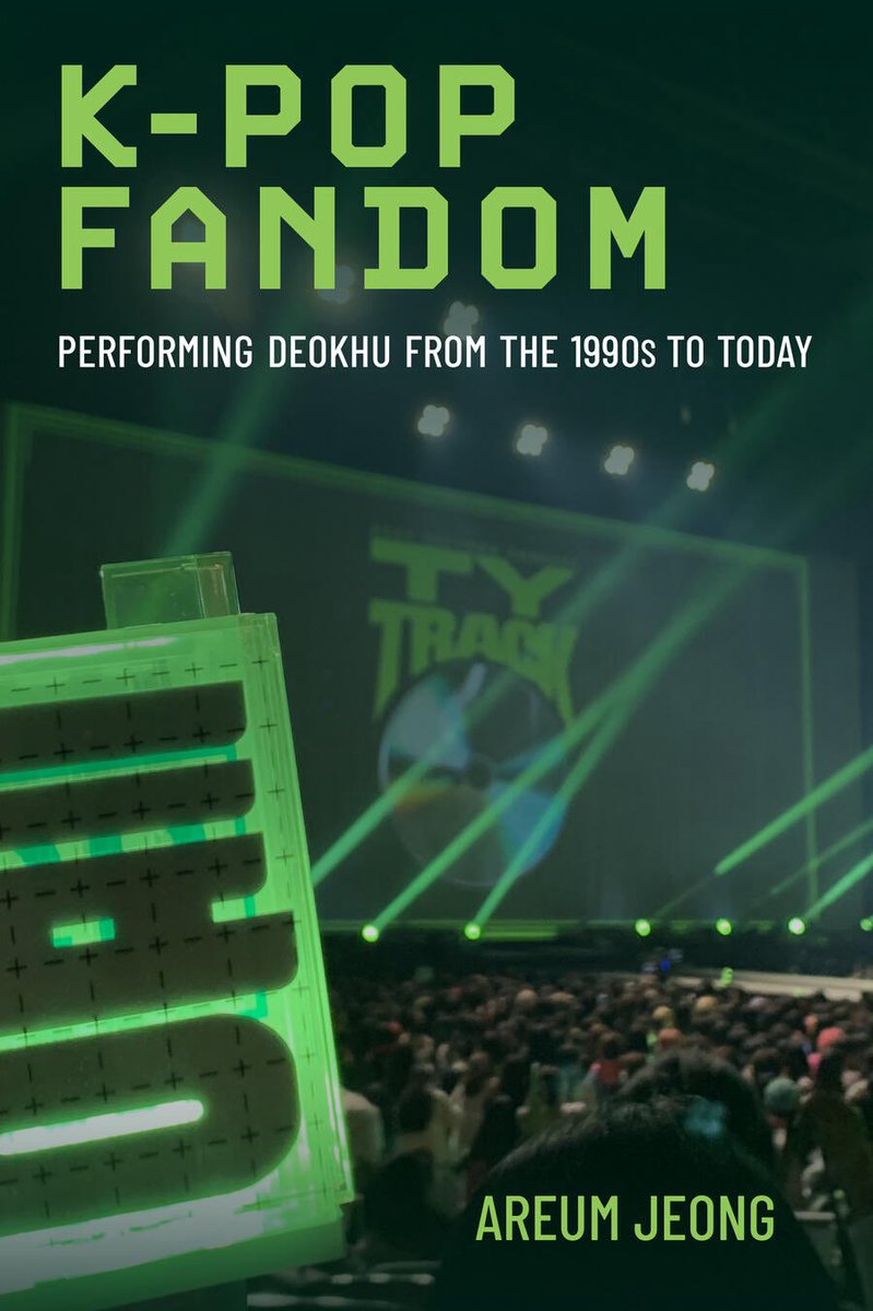 THE BOOK COVER IS HERE AND I LOVE IT SO MUCH 🥹💚

press.umich.edu/Books/K/K-Pop-…