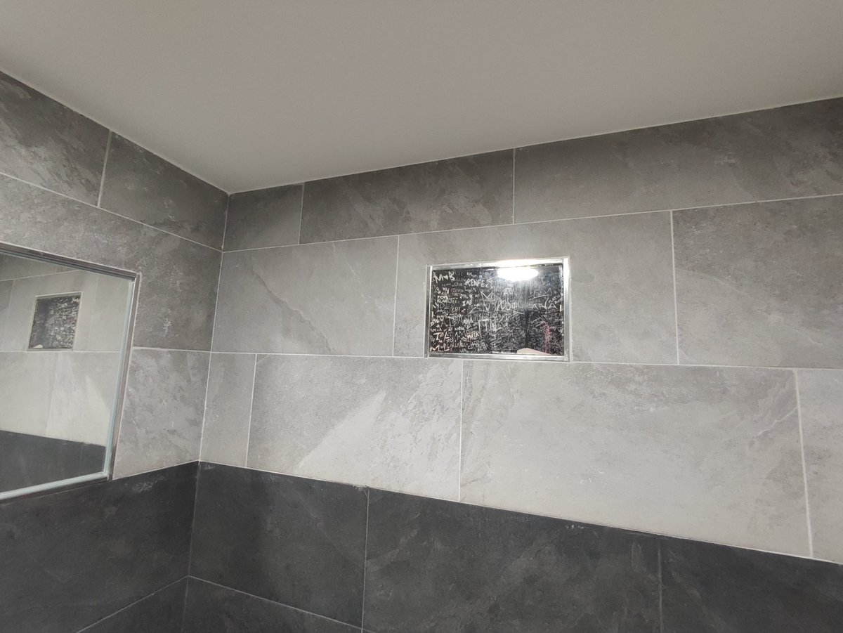 bbertaquintela's tweet photo. rip baño pintarrajeado da novena🕊️ https://t.co/FFl4lgUlwQ