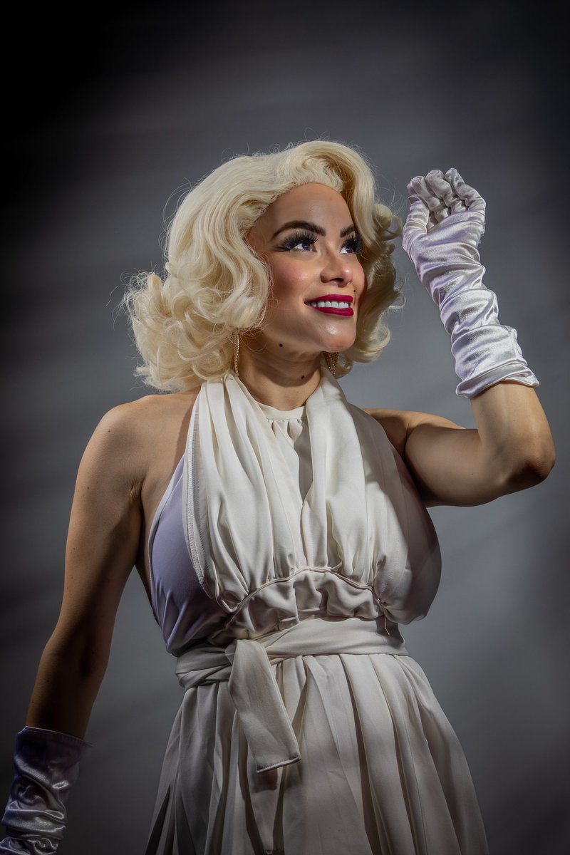 Vibrant_Pics's tweet photo. Un homenaje a la elegancia, el glamour y la feminidad icónica de los años dorados.
Inspirada en Marilyn Monroe, capturamos la belleza atemporal con luces suaves, poses clásicas y mucho estilo 💄✨

#marylinmonroe #goldeneraglam #fotoretro #sesioniconic #estilomonroe https://t.co/m9xgkgwQ1Y