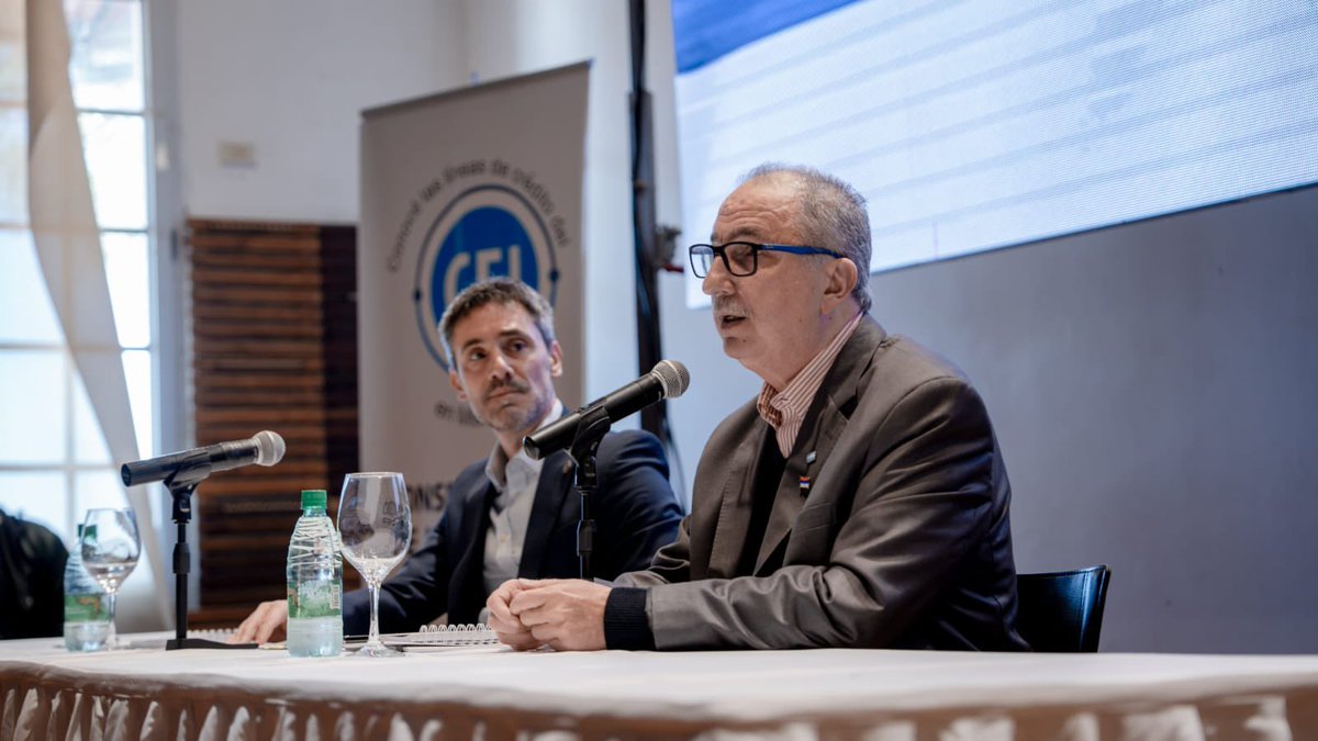 Junto a <a href="/ignalam/">Ignacio Lamothe</a>, secretario general del CFI oficialmente el Fondo de Garantía de Misiones (FOGAMI), una herramienta pensada para que tu empresa acceda al crédito con avales concretos.
Si tu proyecto necesita garantías para financiarse en un banco o en el mercado de capitales,