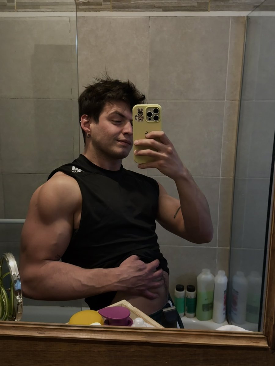 mnlpcd's tweet image. onlyfans.com/manupc
Una duchita 💦