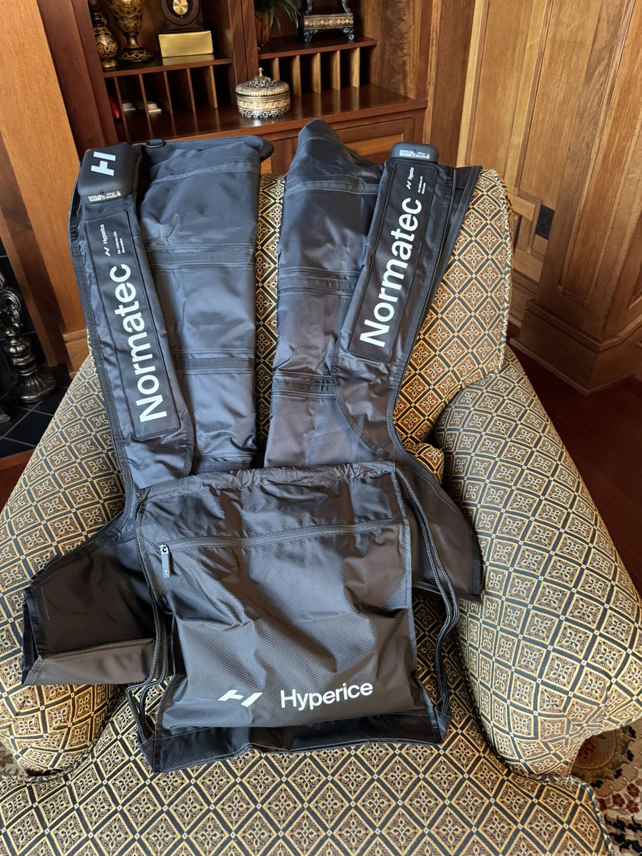 TomDowdPIN's tweet image. One of the perks when leaving the @performinspired HQ…loading up on my products and now looking forward to sliding into my new @hyperice recovery session!  @vaurapilates @f45_training @studiofs8 #fitness #nutrition #recoverymode #business #hyperice 💪🏻