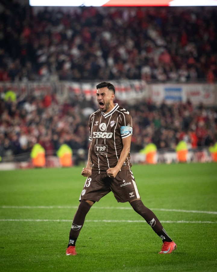Adriano Savalli (@adrianosavalli) on Twitter photo 🚨 Todo encaminado para que Ignacio Vázquez extienda su contrato con Platense. El vínculo, que finaliza en diciembre de 2026, está muy cerca de ser renovado hasta fines de 2029, como contó <a href="/GerGarciaGrova/">Germán García Grova</a> 🟤⚪️🦑. 🚨 Todo encaminado para que Ignacio Vázquez extienda su contrato con Platense. El vínculo, que finaliza en diciembre de 2026, está muy cerca de ser renovado hasta fines de 2029, como contó <a href="/GerGarciaGrova/">Germán García Grova</a> 🟤⚪️🦑.