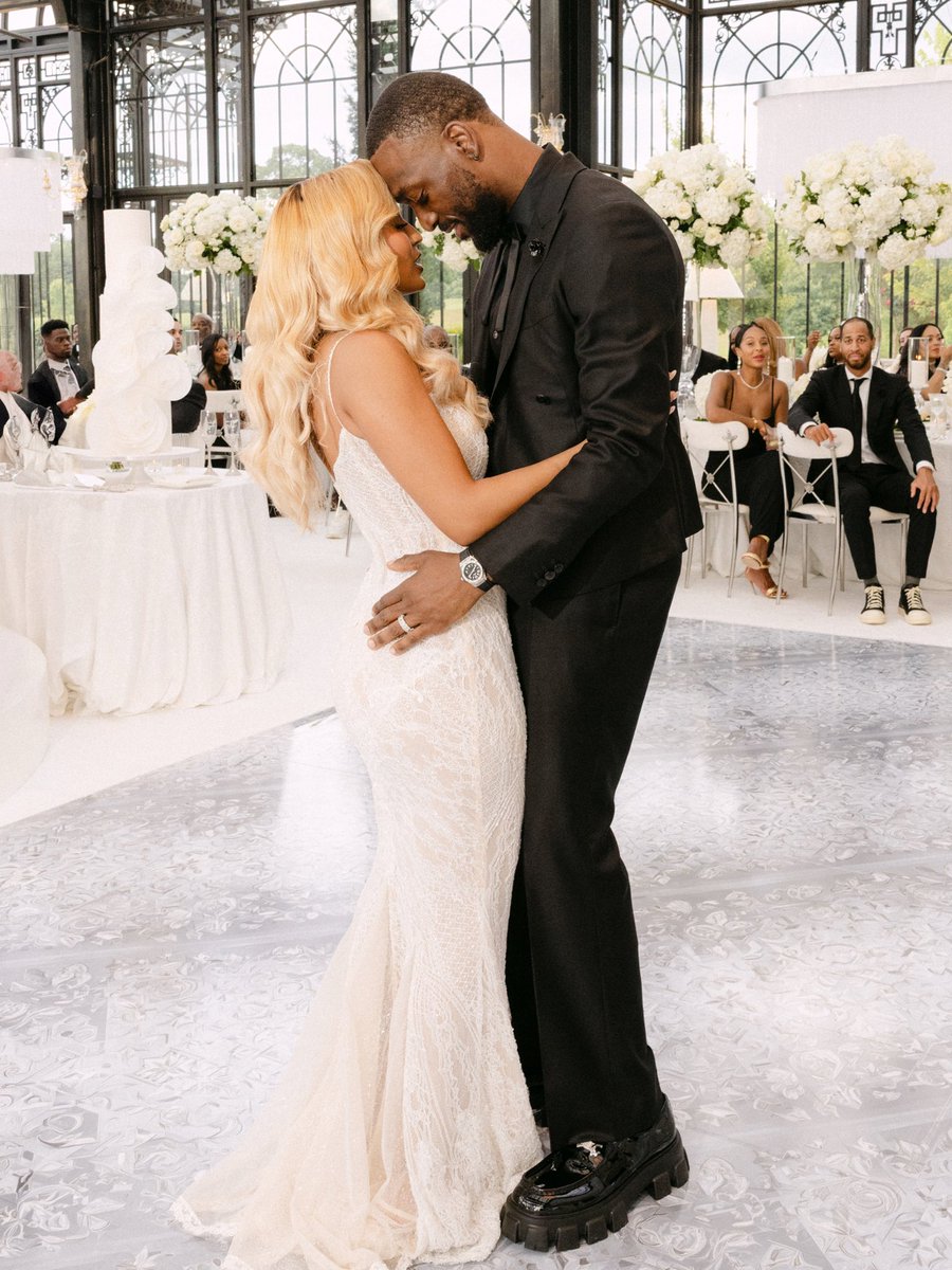 congrats to the walkers 🩵💍

(📸 annaroussos/ig)