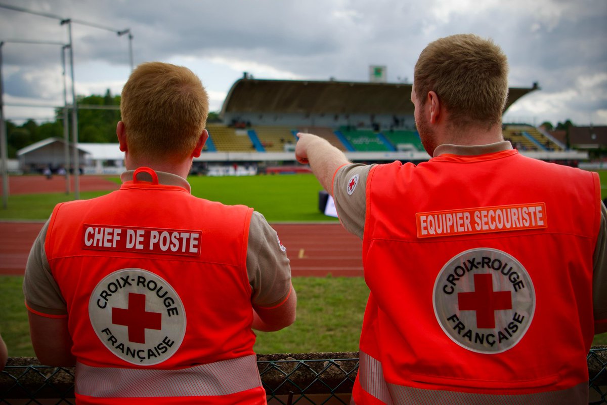 🚑💬 À chaque début de poste de secours, nos équipes de la Croix-Rouge française effectuent une reconnaissance des lieux et des accès pour garantir une intervention rapide et efficace. Sous la direction de nos chefs de poste et d'intervention. #Sécurité #Réactivité #CroixRouge