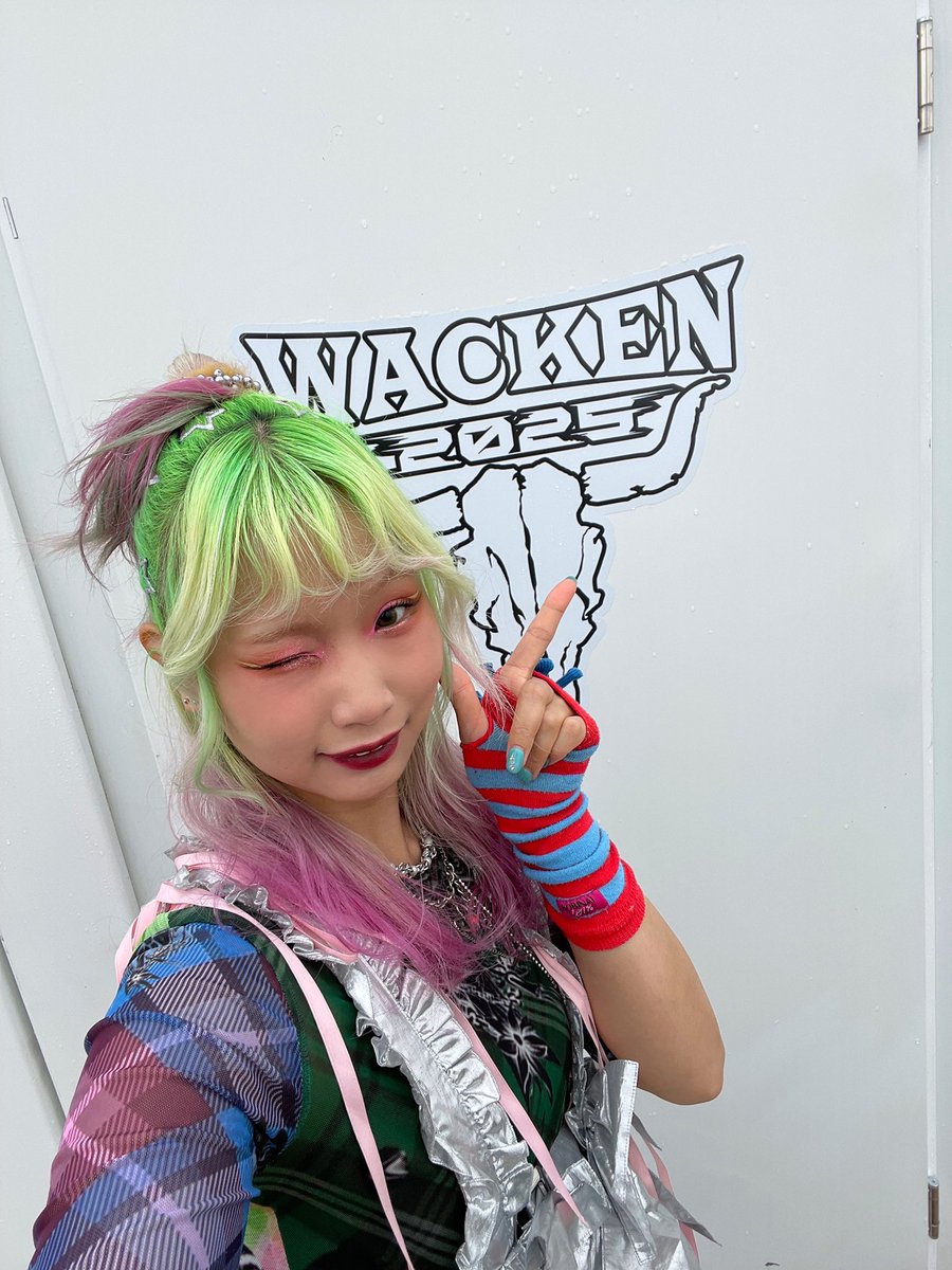 hanabie_hettsu's tweet image. Wacken Open Air2025
Danke schön🇩🇪
大雨警報出てたけど降ったり止んだりで無事に公演完了！！
Wackenオリジナルのビールで乾杯〜🍻