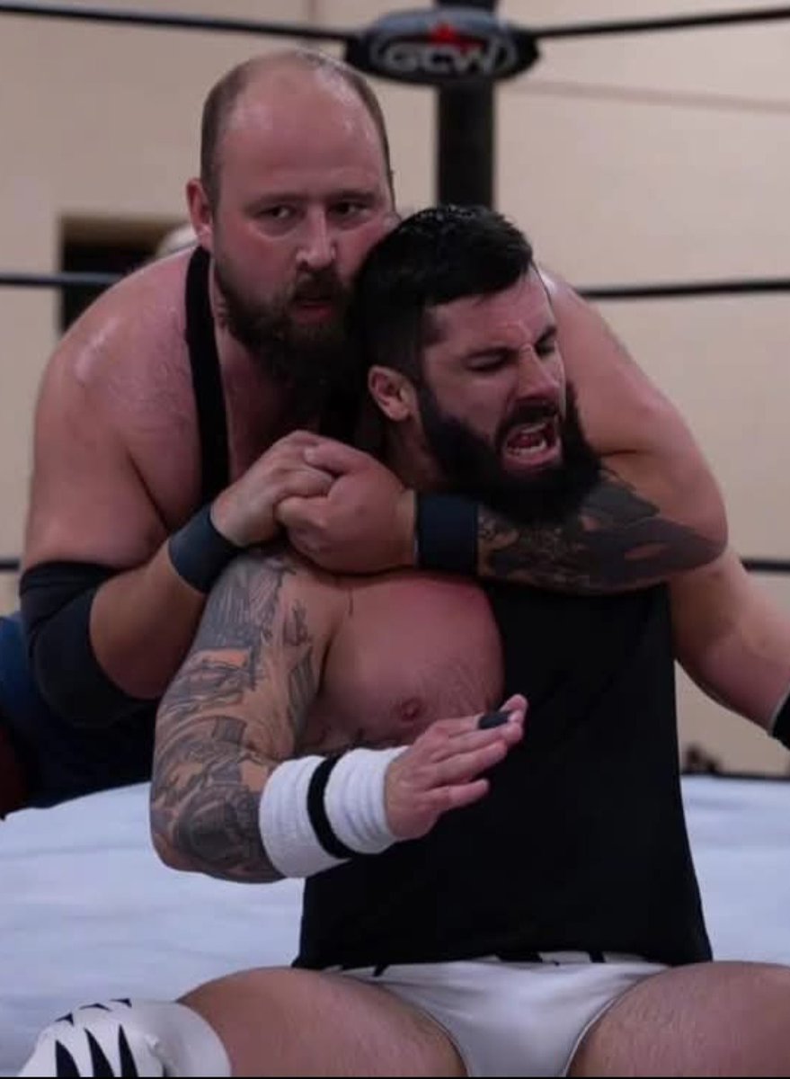 wresadam's tweet photo. Control the fucker with a vicious choking chinlock!!
#prowrestling #wrestling #wrestlers #prowrestlers #wrestlingfetish #gaywrestling #hot #trunks #bulge #bulgemen #gay #suffer #suffering #chinlock https://t.co/smj9Dx3OOe