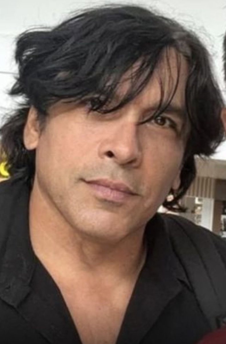 Amigo <a href="/Jamk01131232/">Jose Macea</a> UD q opina del presunto doble homicidio en apto de su tío <a href="/Gorker/">Gorker</a> ?pobre muchacha de servicios y jardinero le pregunto pq lo ví con <a href="/gordokerguelen1/">gorker</a> y su tío Iván en terralontana con un maletín de ASISDE,será q ASISDE ya asistió a empleados?<a href="/FiscaliaCol/">Fiscalía Colombia</a> <a href="/lafm/">La FM</a>
