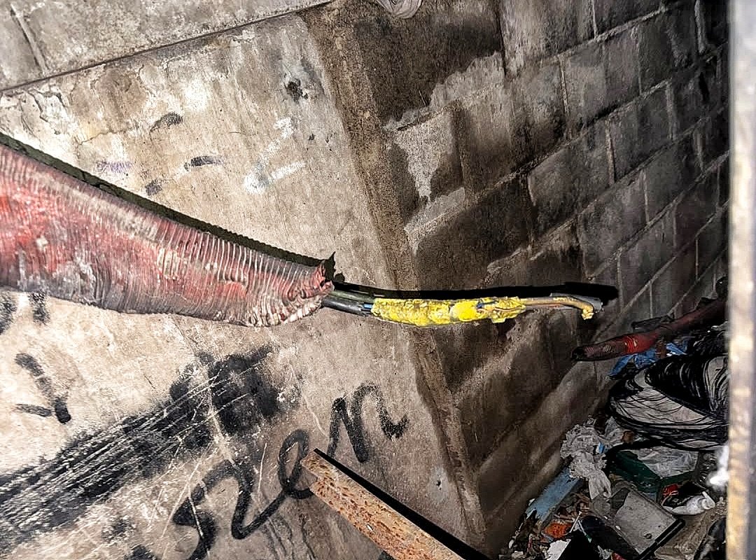 fmwripollet (@fmwripollet) on Twitter photo Robatori de 300 metres de cable deixa sense llum la passarel·la del riu Ripoll fmwripollet.cat/robatori-de-30… via <a href="/fmwripollet/">fmwripollet.cat</a> Robatori de 300 metres de cable deixa sense llum la passarel·la del riu Ripoll fmwripollet.cat/robatori-de-30… via <a href="/fmwripollet/">fmwripollet.cat</a>