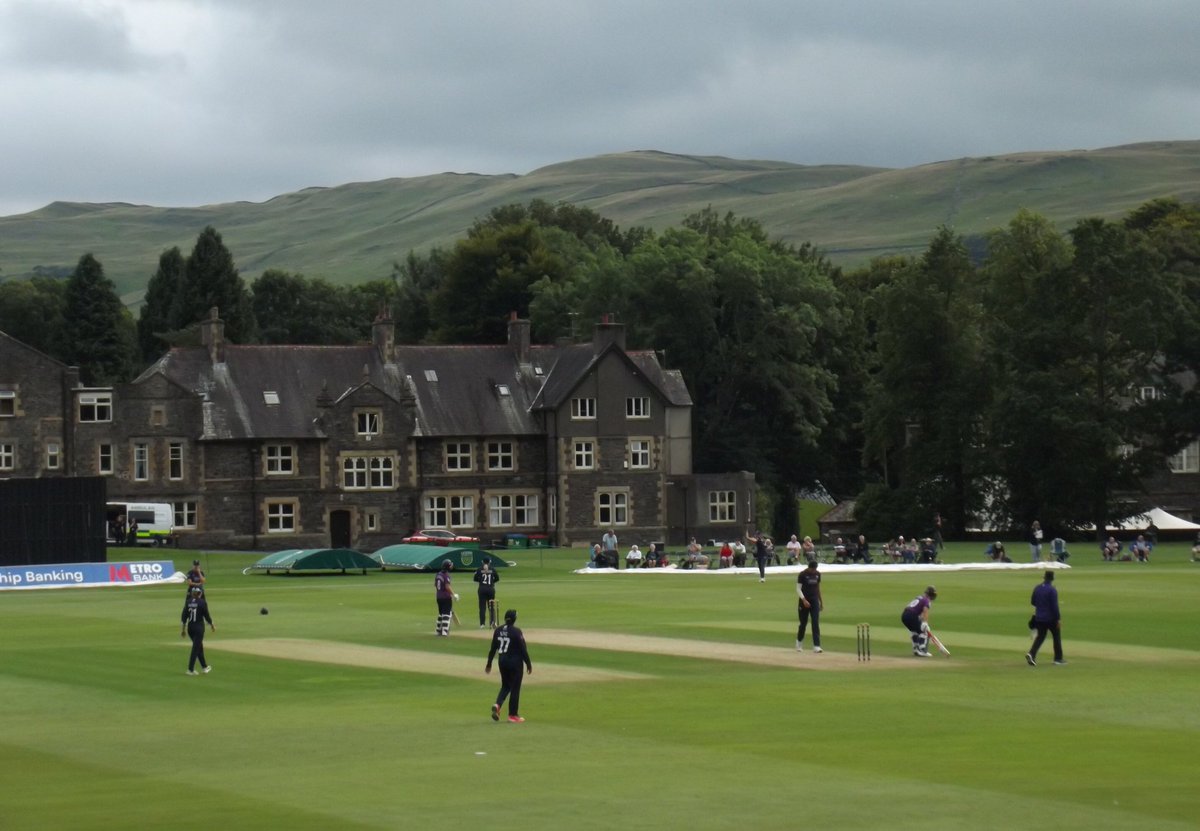 fetchrobin's tweet image. Sedbergh is probably the most picturesque outground to watch Lancashire play and not somewhere I&apos;d seen a game before. The women easing past Essex today.