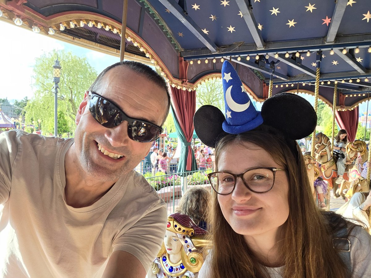 After a 4hr delay in Amsterdam we finally made it to Disneyland Paris, tired but enjoyed some time in the parks before bed