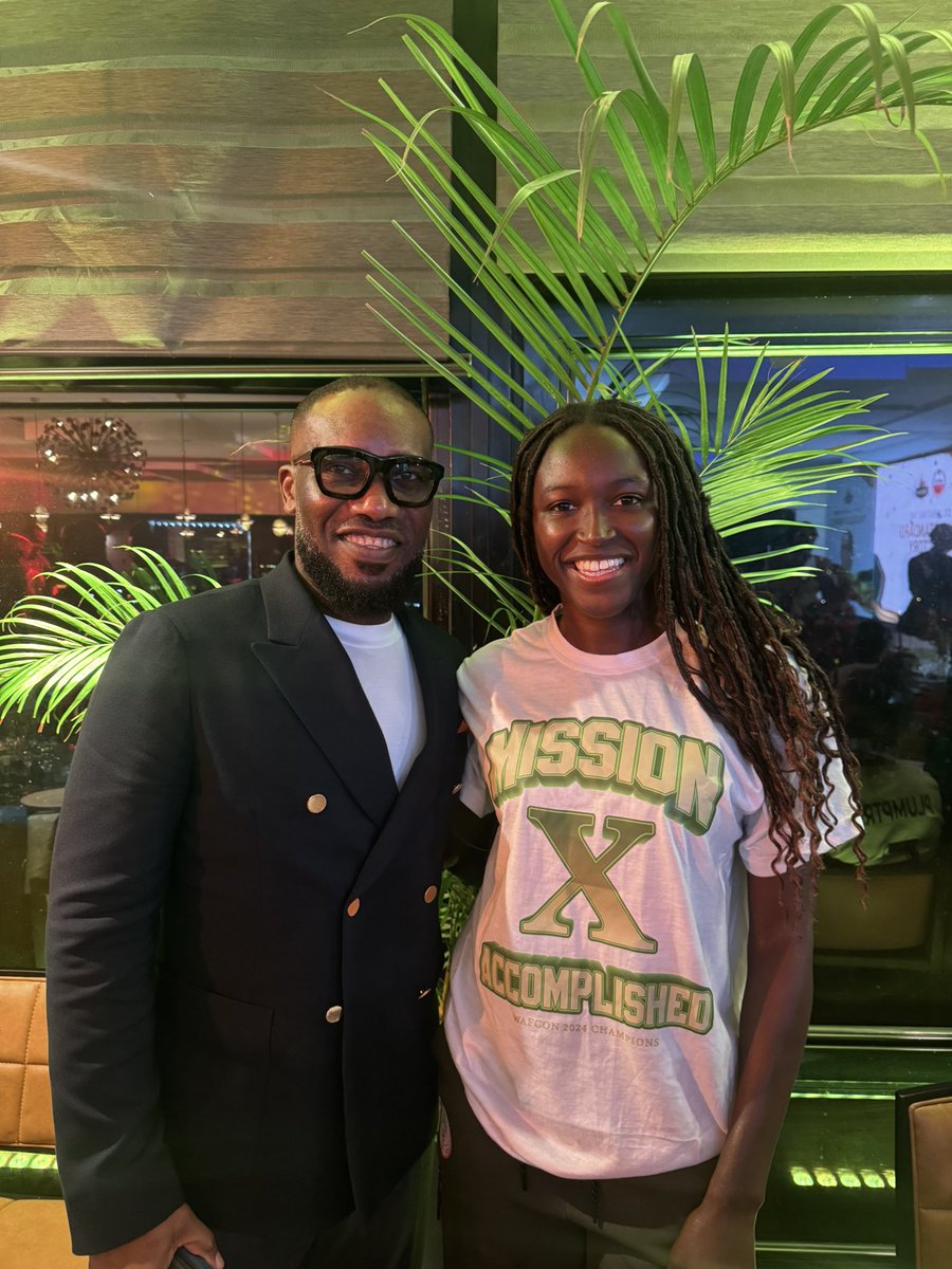 GUYSSSS!!!! NIGERIA’S GREATEST LEGENDDDDD IS IN THE BUILDINGGGGG… 😩😩😩😍🇳🇬🇳🇬🥳