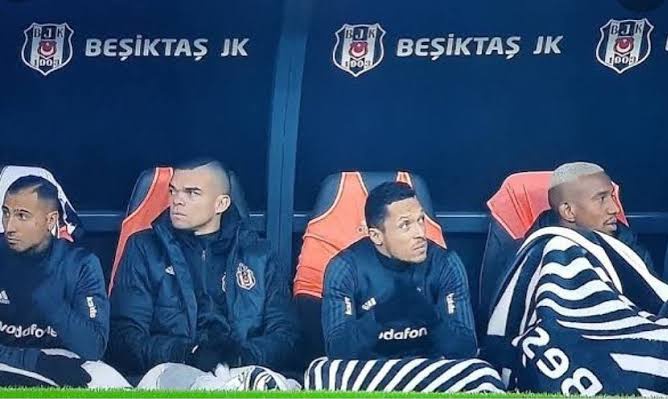 UlasYlmzlr's tweet photo. Herşeyi al,bana beni geri ver.. https://t.co/WpDib68t8s