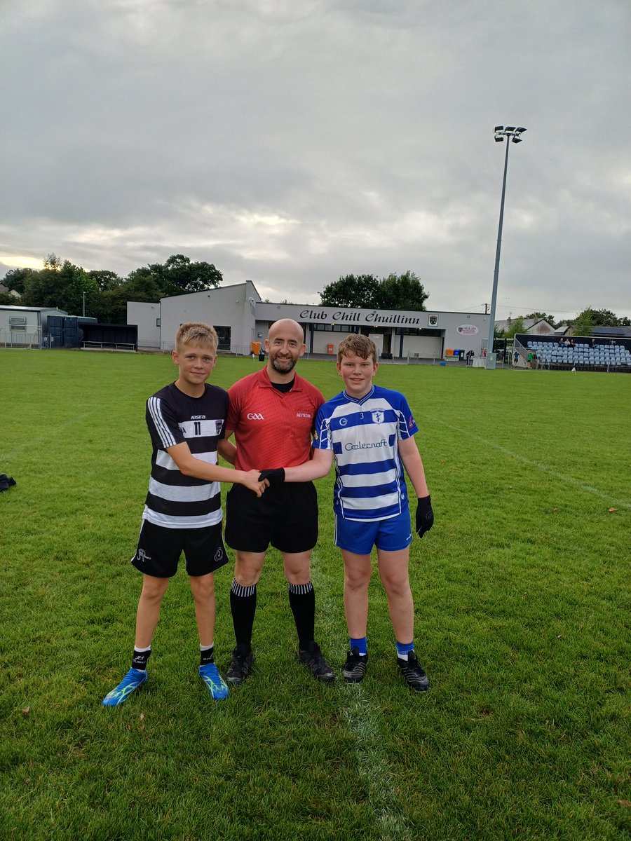 Delighted to welcome this year's All Ireland referee Brendan Cawley to Kilcullen for this evening's U14 Championship match between Kilcullen and <a href="/NaasGAA/">Naas GAA Club</a>

Pictured are team captains Dara Walsh and John Coates.

<a href="/KildareGAA/">Kildare GAA</a>

#HonTheRags