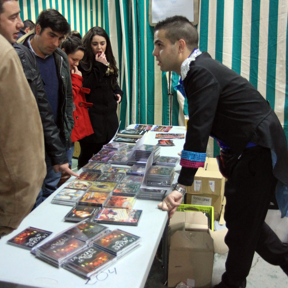 "Aquí en la época de mago… 👀 🧙‍♂️✨

Y hablando de magia: CDs de Catastrophic volaron. ¡VOLARON! 💿💿💿💿🔥