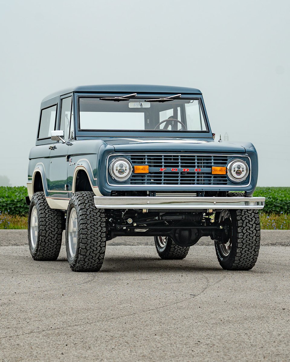 Effortless adventure. Our carbon fiber hard top option is lighter, stronger, and built to transform your Bronco from enclosed comfort to open-air driving with ease, season after season.

#gatewaybronco #dreamstodriveways #classicbronco #carbonfiber