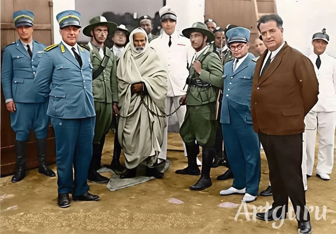 عمر المختار تسبب فى قتل الاف الليبيين بسلاح ايطاليا 
رفض القاء السلاح والاستسلام  وعمل أكبر معسكر تجويع 
كان ياكل هو وجماعته ف الكهوف وترك شعب ليبيا للجوع 

ده الكلام اللى اتقال ع عمر المختار ...يمكن أول مره تسمعه 
عشان اللى قاله ذهب لمزبلة التاريخ وما حدش فاكره.