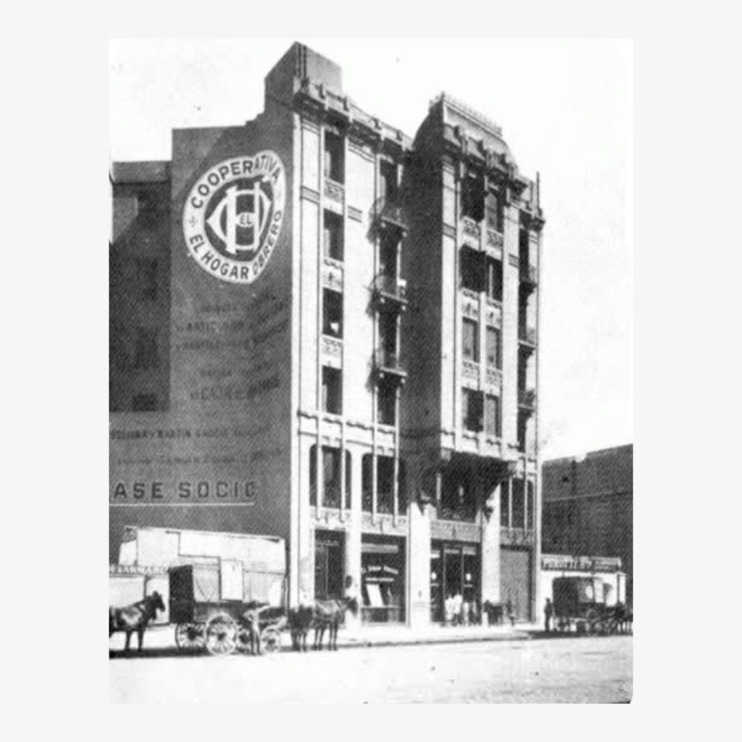 🌹| El 30 de julio de 1905 se fundaba El Hogar Obrero, una histórica cooperativa de vivienda y consumo impulsada por el socialismo.

Nacía con un objetivo claro: dar una respuesta colectiva al problema urgente de la vivienda para la clase trabajadora.

 (Sigue el hilo)