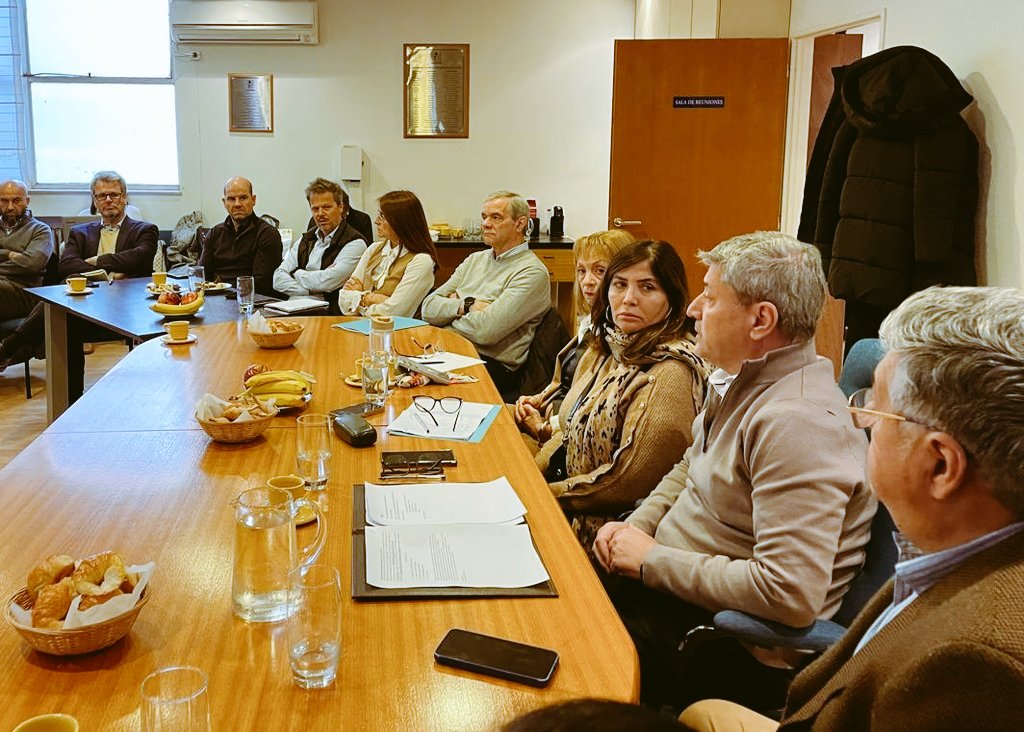 🗓Reunión Ejecutiva de <a href="/COSSPRA_arg/">COSSPRA</a> con 15 provincias
✅Consolidamos la organización del IV Congreso Nacional
✅Avanzamos en compras colaborativas junto a OPS
✅Fortalecemos la reciprocidad entre provincias
✅Impulsamos la Escuela de Gobierno con formación técnica y auditoría