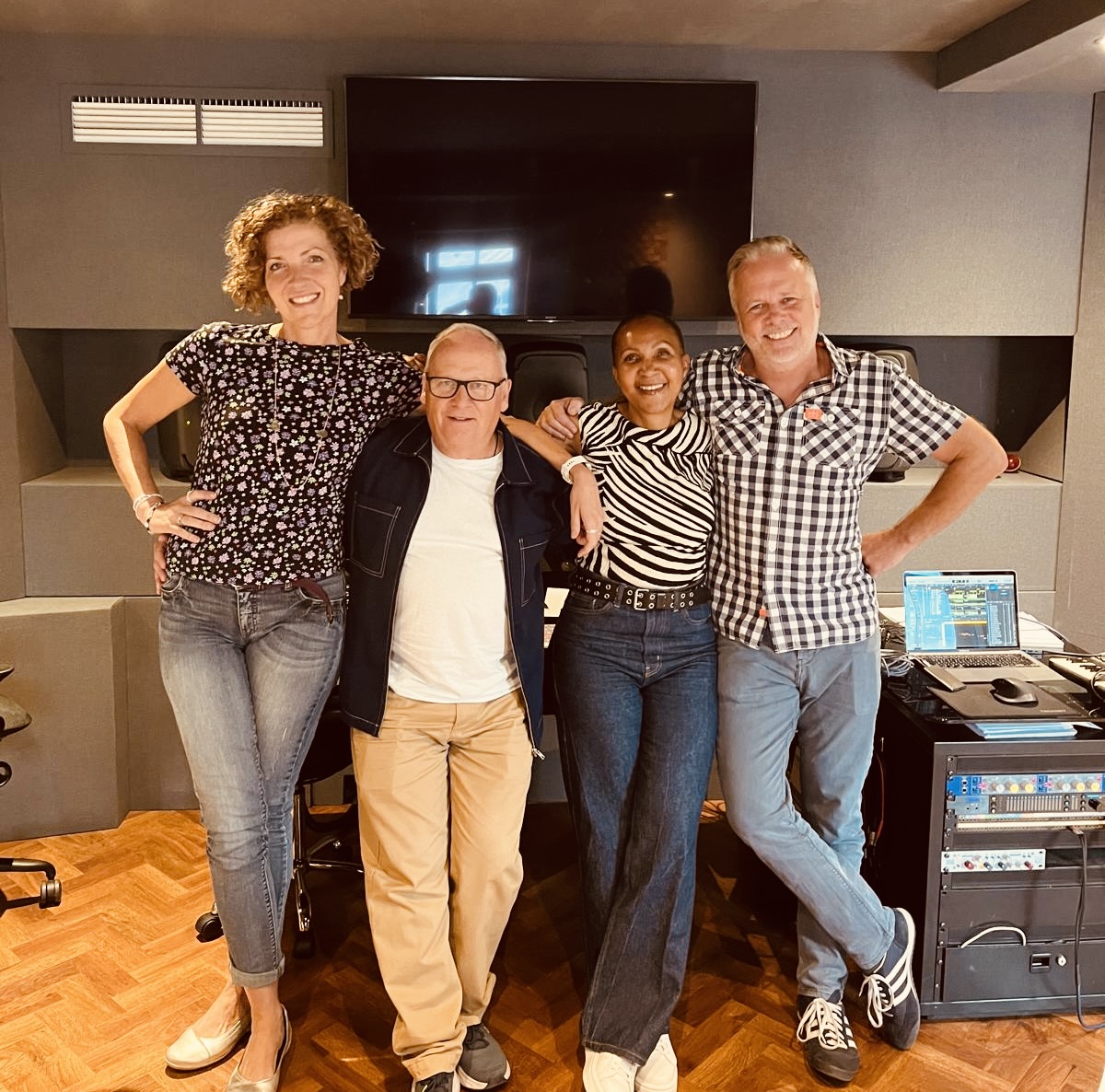 Back in the studios yesterday with the wonderful Rozalla and PPG3.0 - New song on the way 😀❤
#ppgthreepointzero #energiserecords #musicproducer