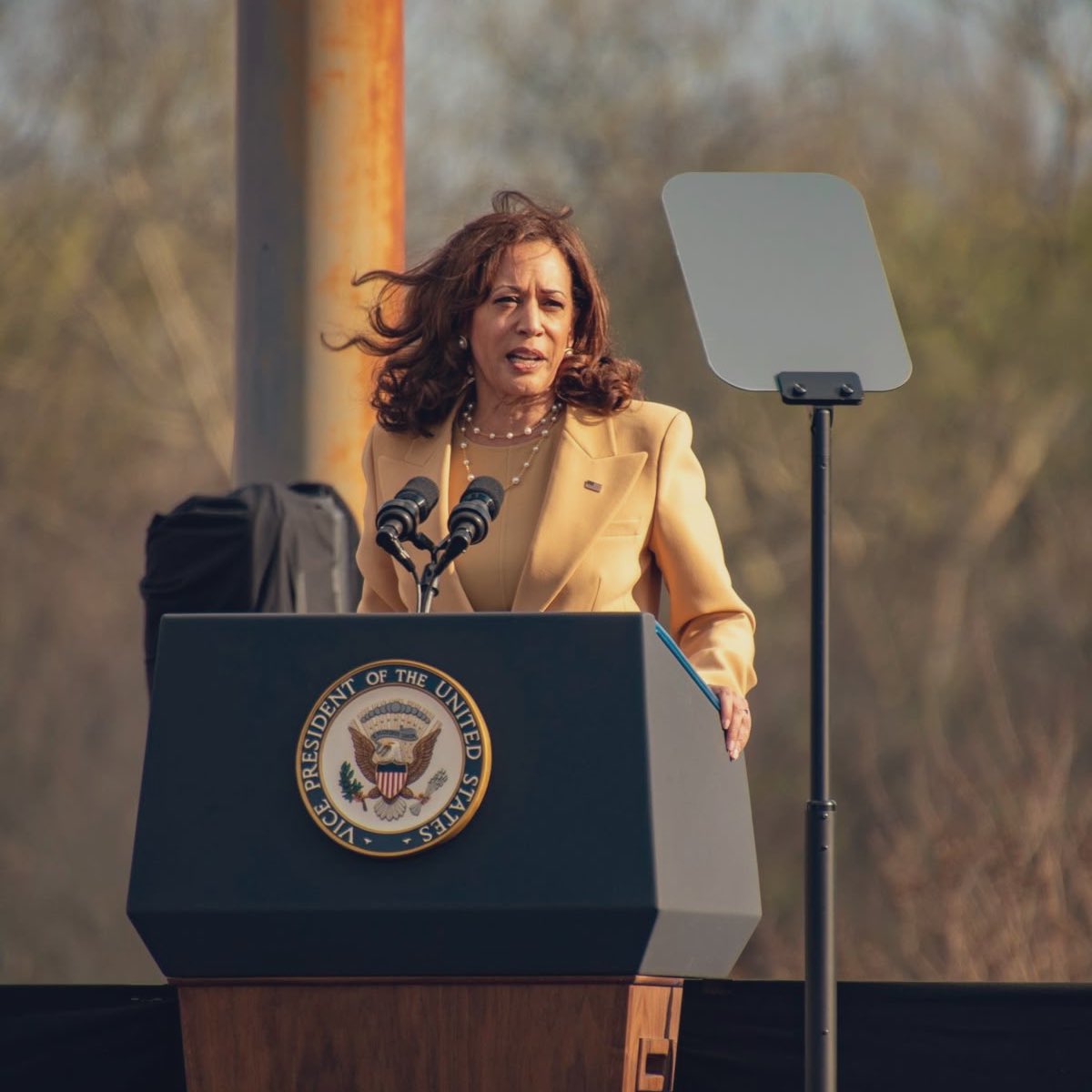 audrxysn's tweet image. Literally everyone — WaPo, AP, ABC, NBC, CBS, NYT, LAT, People, USA Today, Pop Crave, Harry Sisson, Gavin Newsom…
Every outlet, every analyst, every politics watcher is talking about her statement.

The power she holds is INSANE.