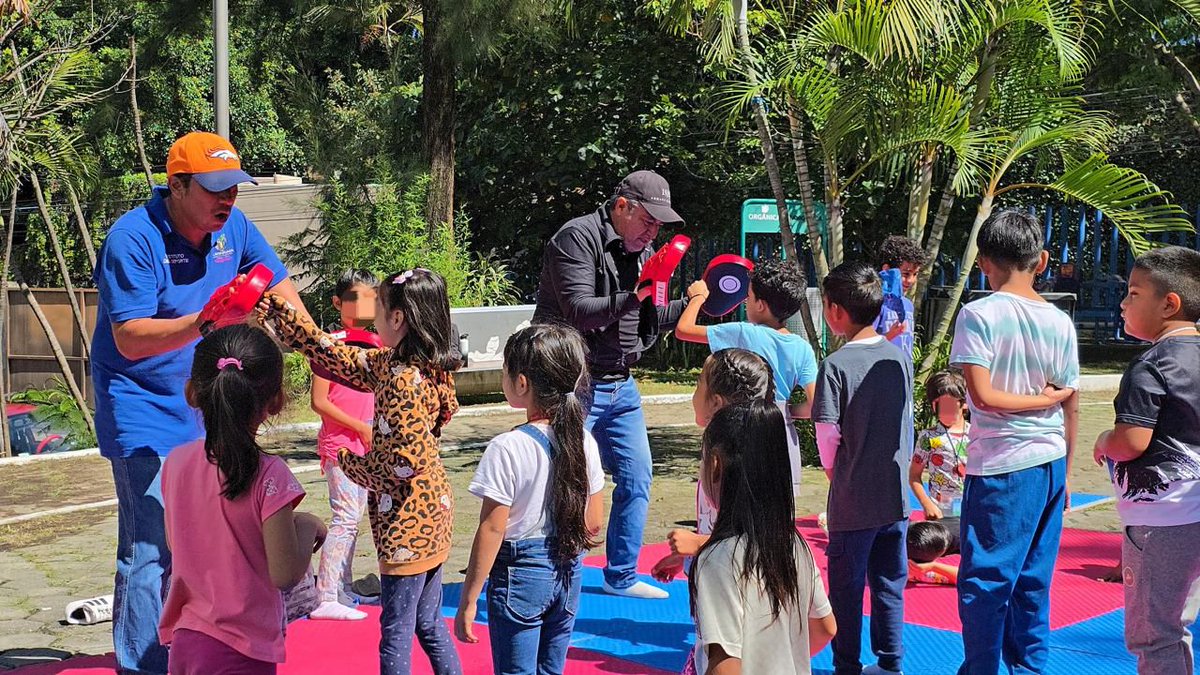 #Cuernavaca | ☀️Cerca de 80 niñas y niños disfrutan de un verano activo y gratuito en el Parque Tlaltenango, como parte del Curso de Verano Deportivo 2025 organizado por el Ayuntamiento de Cuernavaca. 

Con actividades físicas, recreativas y de concientización ambiental, el