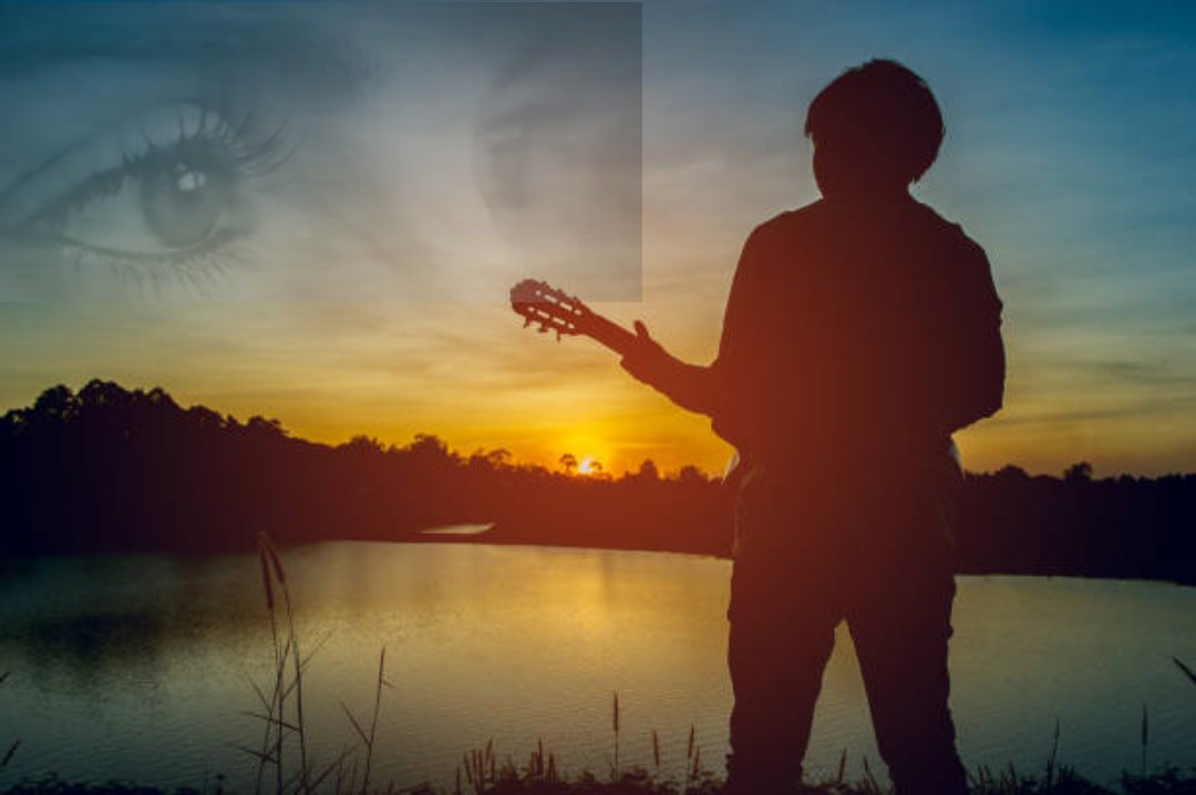 كتبت لك ...قصيدة
 تاهت بين #أهدابك
#عزفت_سيمفونيتها
على #أوتار قلبك
ف انحنى #الليل  بين #جفنيك 
لتتكحل #عيوني بنظراتك
بهمساتك #بجنونك 
وجمعت الكلمات
لأنسجها في #محراب_هواك
وكتبت حروف #إسمك سيدتي
بين وهج #الشمس 
لتحكي لك عن #شوقي المختزن لعشقك
في #ضوء_القمر .. 
#نجوم_العالم_Gp