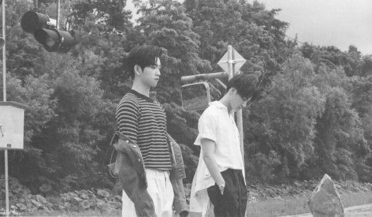 94_jjpeu's tweet image. when you coming home? 🥹
happy anniversary my favorite album of my life 🖤

#jjproject #jayb #jinyoung