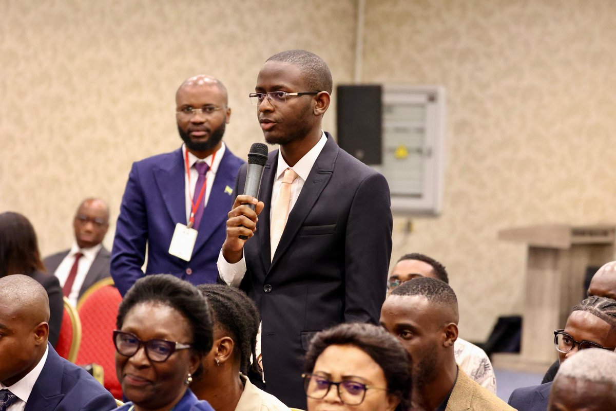 Les échanges ont permis d’aborder les questions liées aux difficultés de paiement des bourses et à l’octroi, à l’insertion professionnelle et aux démarches administratives.

#GabonTurquie #Diplomatie #DiasporaGabonais