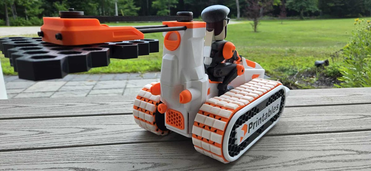 Final_Layer_3D's tweet image. Introducing fully 3D printed 2 part track for Piranha Death Racer! I&apos;ve had this in the works for a while and was hoping to have in time for MRRF but @3DPrintopia works too. Based on the stock TPU tracks and adapted for hard materials for use with stock drive frames! Available on…