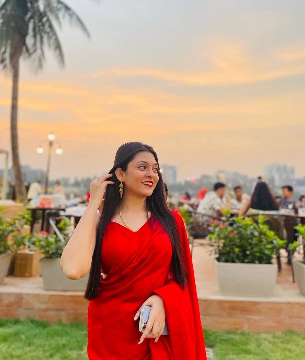 AdnanMa37581485's tweet photo. জীবনটা সংক্ষিপ্ত! প্রাণ খুলে হাসুন, মন খুলে বাঁচুন, খুব ছোট ছোট কারণ বেঁচে থাকার জন্য যথেষ্ট। ভালো থাকার জন্য বিশেষ কিছু লাগেনা।💆♀️✨
.
.
.
.
.
#life
#thoughts
#love
#saree
#desihivibe
#IndianCulture
#killerRed
#SelfCare
#RelaxationMode #CozyVibes https://t.co/gUGdL8mJZA