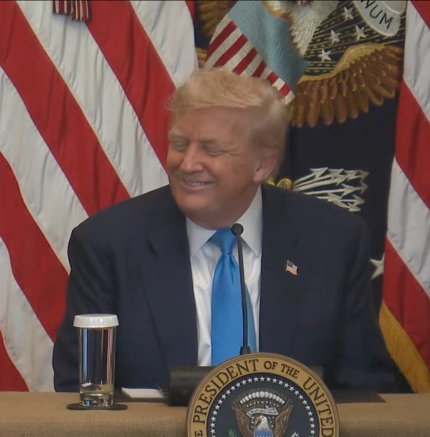 President Trump's face as RFK Jr talks about how beautiful the White House looks now 😂❤️