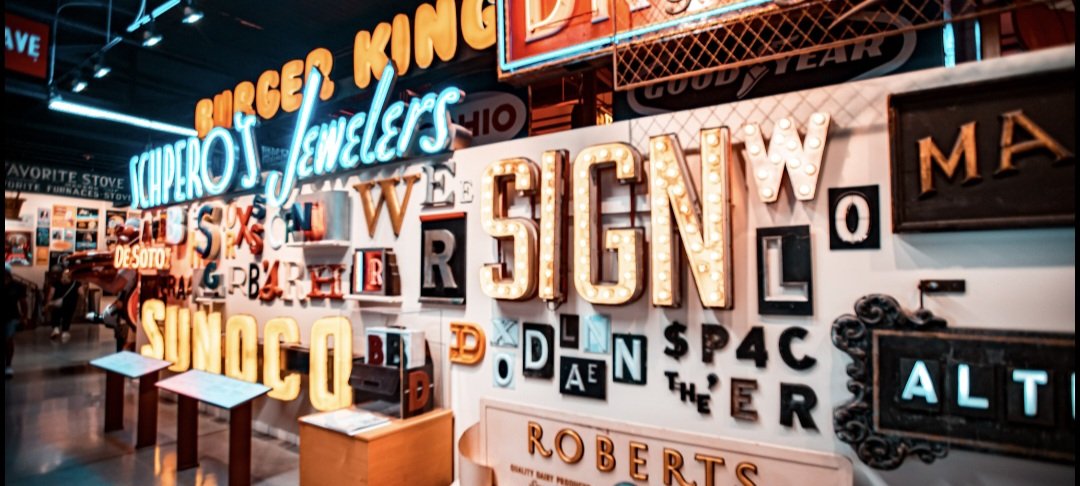 willouej's tweet image. Just stepped into a neon time capsule at #Cincinnati’s @SignMuseum. A kaleidoscope of vintage charm, neon-soaked time machine, surrounded by vintage signs and stories from decades past. Highly recommend checking out. Hidden gem status: confirmed. Bonus—AC included