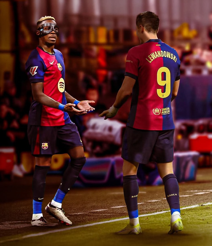 Barcelona, Victor Osimhen'i kadrosuna katmak istedi.

Osimhen, Lewandowski ile forma rekabetine giremeyeceğini düşünerek masaya bile oturmadı.