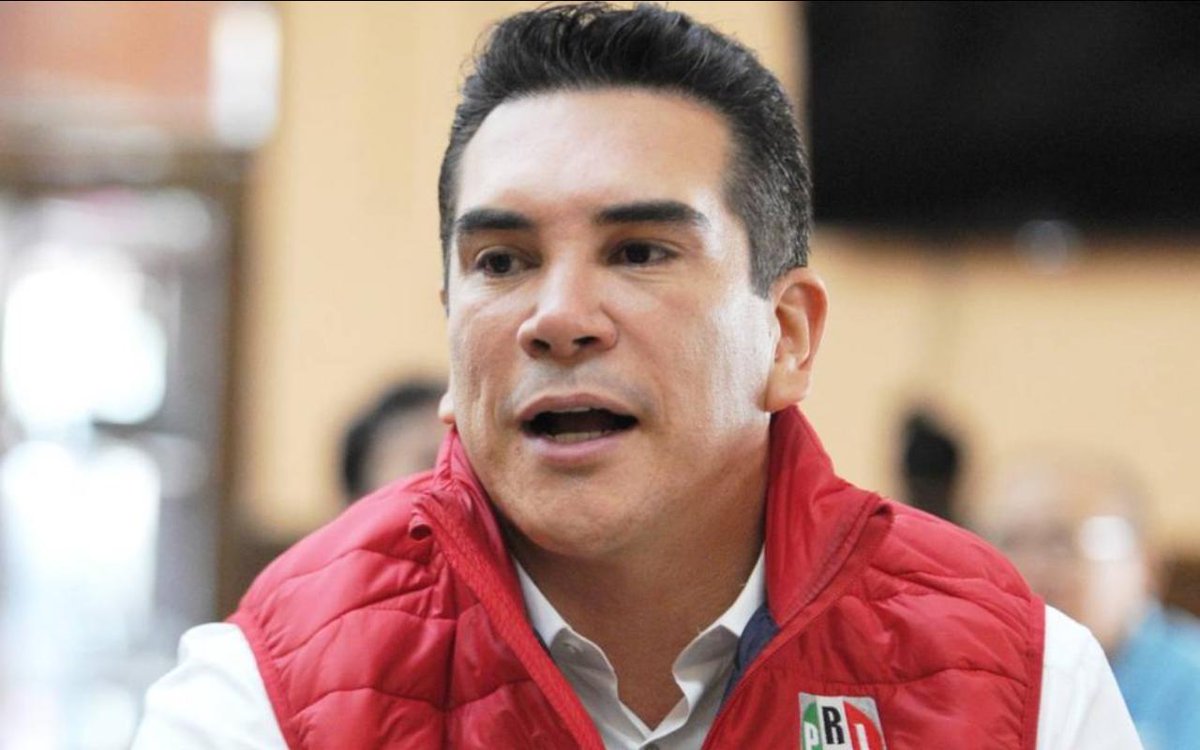 moviendoideas's tweet image. #CirculoDePODER⭕️83.5 millones de pesos, es el monto que la Fiscalía de Campeche atribuye al presunto desvío de @alitomorenoc, actual líder del PRI
La solicitud de desafuero ya llegó a la Cámara de Diputados. ¿Peculado, prestanombres, empresas fantasma, propiedades de lujo?…