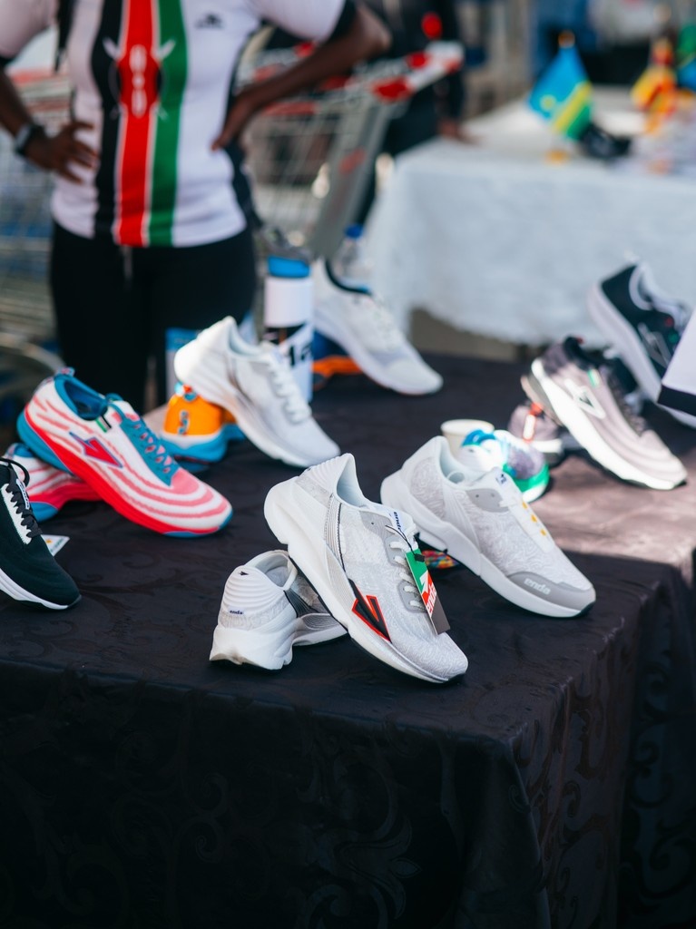 Don't miss out, we're doing a flash sale through end of day tomorrow! Use code SERVICE20 for 20% select collections (excluding Tai &amp; New Lapatet). Shop the link in our bio or click here to shop now: endasportswear.com