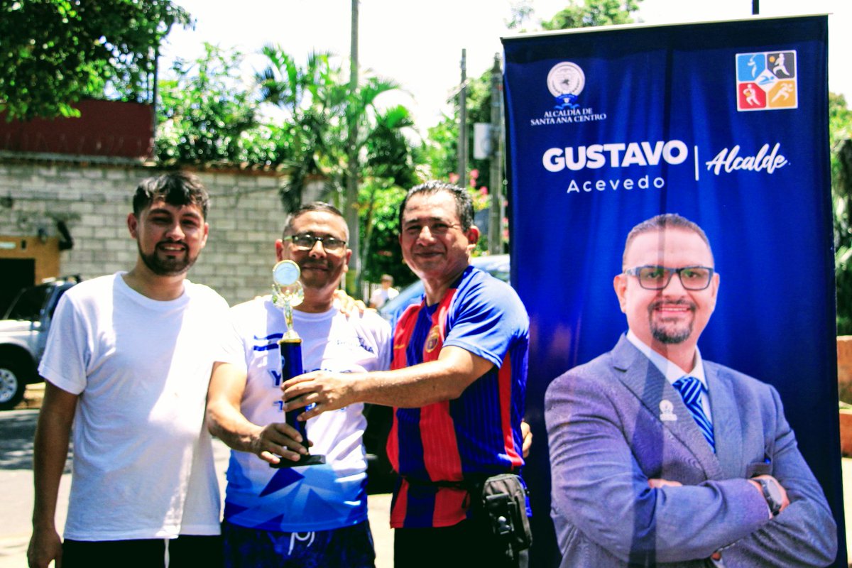La <a href="/PNCSV/">PNC El Salvador</a> desarrolló una cuadrangular deportiva entre distintas unidades, promoviendo el bienestar emocional y el espíritu de equipo entre los participantes.💯😎

Así respaldamos la iniciativa con la entrega de trofeos y medallas, reconociendo el esfuerzo y la sana competencia.