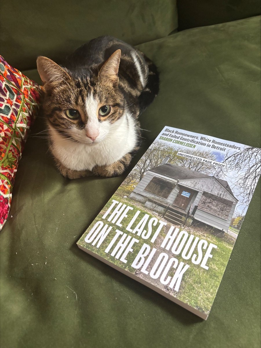 sjccorn's tweet image. Spotted in the wild: The Last House on the Block (preprint!) + one early critical reviewer 🐈‍⬛. Book drops Nov 11. Tour stops so far: Detroit, DC, NYC.

Planning a housing event for late 2025 or early 2026? Let’s talk! 
press.uchicago.edu/ucp/books/book…
#HousingPolicy  #UrbanStudies