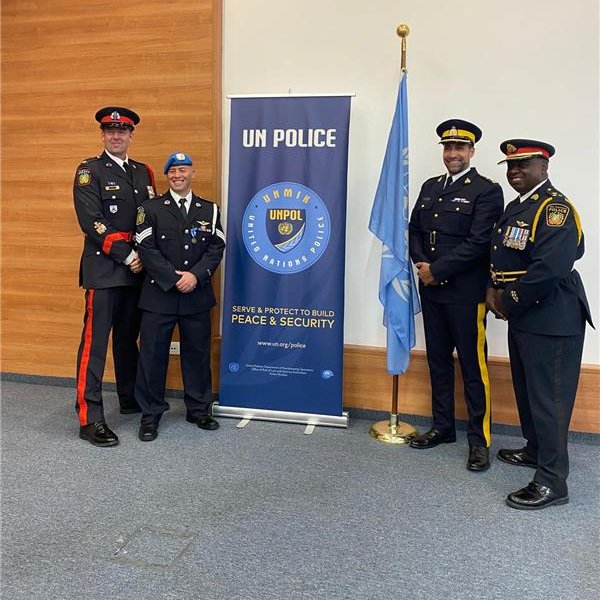 Mission Canada ONU (@canadaonu) on Twitter photo La Mission du Canada auprès de l'ONU et <a href="/PeelPolice/">Peel Regional Police</a> ont rendu visite à <a href="/UNMIKosovo/">UNMIK (UN Mission in Kosovo)</a> pour rencontrer le personnel canadien en poste. Nos représentants ont aussi échangé avec des responsables de <a href="/EULEXKosovo/">EULEX Kosovo</a> et de la Police du Kosovo. Le Canada est un fier contributeur à la #MINUK. La Mission du Canada auprès de l'ONU et <a href="/PeelPolice/">Peel Regional Police</a> ont rendu visite à <a href="/UNMIKosovo/">UNMIK (UN Mission in Kosovo)</a> pour rencontrer le personnel canadien en poste. Nos représentants ont aussi échangé avec des responsables de <a href="/EULEXKosovo/">EULEX Kosovo</a> et de la Police du Kosovo. Le Canada est un fier contributeur à la #MINUK.