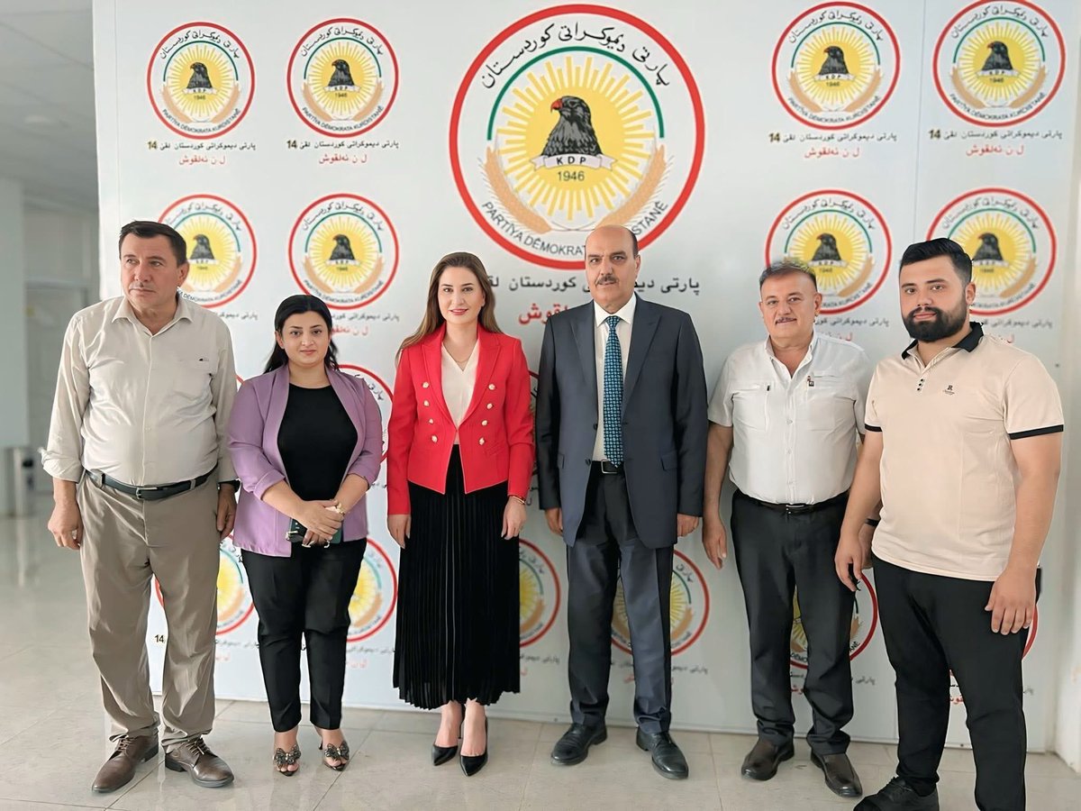 📍النائبة فيان دخيل تزور مقر اللجنة المحلية للحزب الديمقراطي الكوردستاني في ناحية ألقوش

ضمن زياراتها الميدانية المتواصلة، زارت النائبة فيان دخيل، عضو مجلس النواب العراقي، مقر لجنة المحلية للحزب الديمقراطي الكوردستاني في ناحية ألقوش.

وكان في استقبالها مسؤول اللجنة، السيد محمد