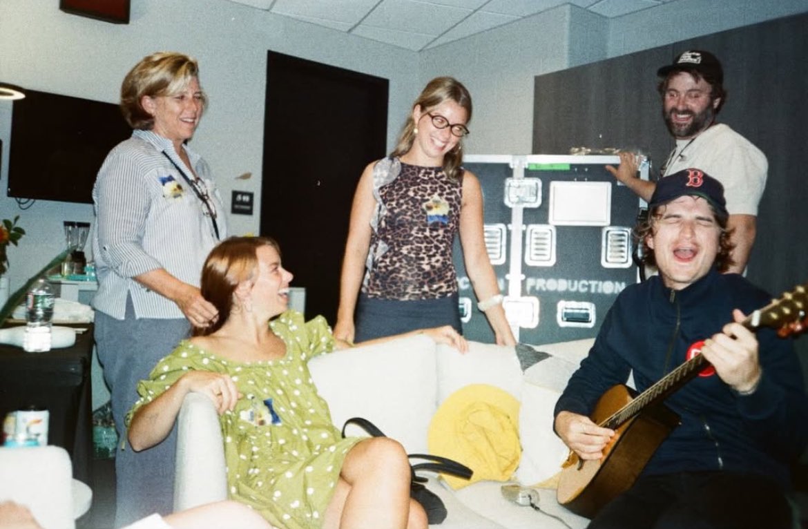 djosource's tweet image. 📸| New photos of @djotime with his sisters [via djotime on Instagram stories]