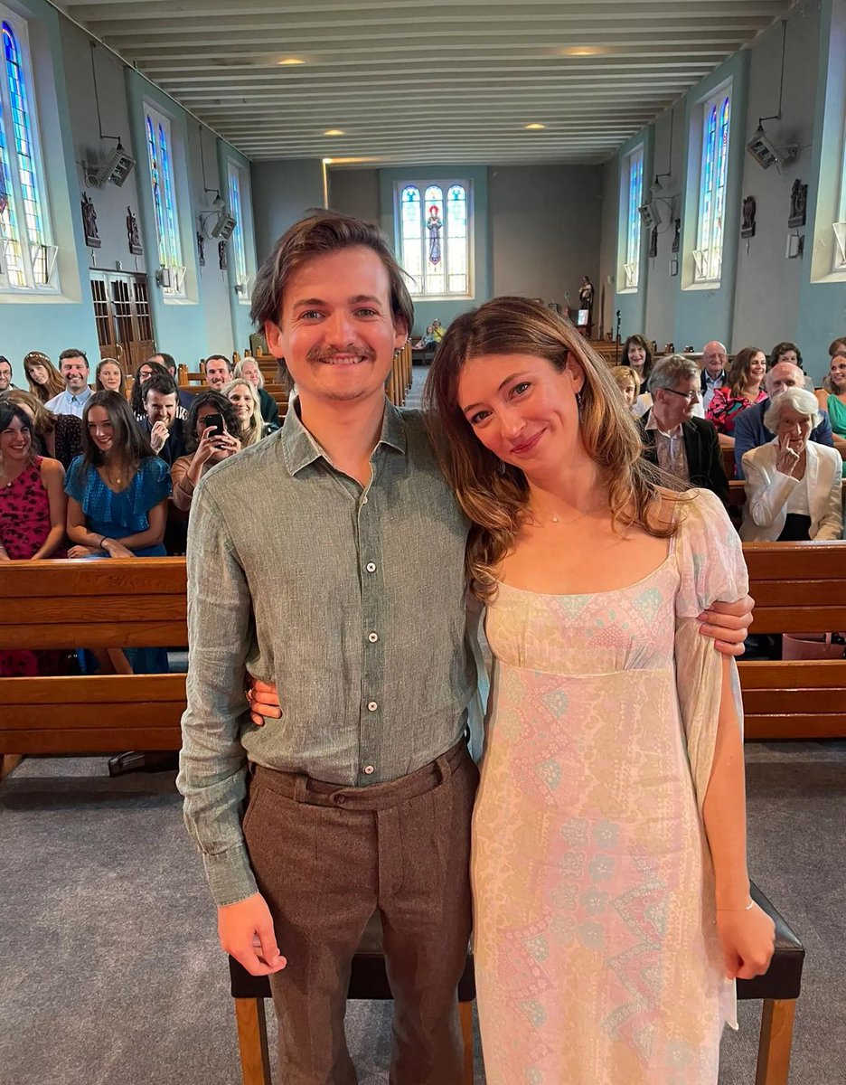 Nuestro querido Jack Gleeson, conocido por interpretar al Rey Joffrey en "Game of Thrones", se casó con su novia Róisín O'Mahony en una ceremonia chiquita en Irlanda❤️