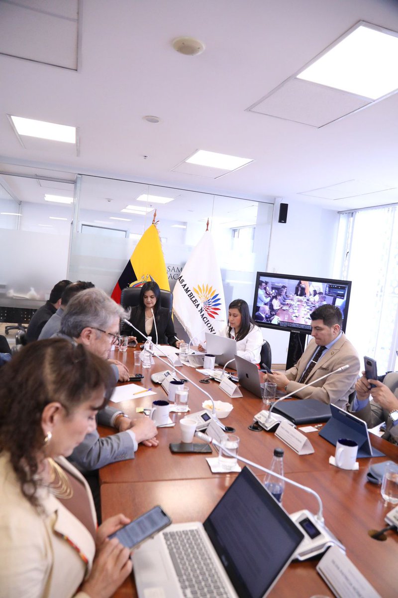 #AsambleaEc2025 | <a href="/GobAutonomosAN/">Comisión Gobiernos Autónomos</a> instala la sesión N°015. 

Sigue su desarrollo en vivo▶️ facebook.com/share/v/1AxARC…