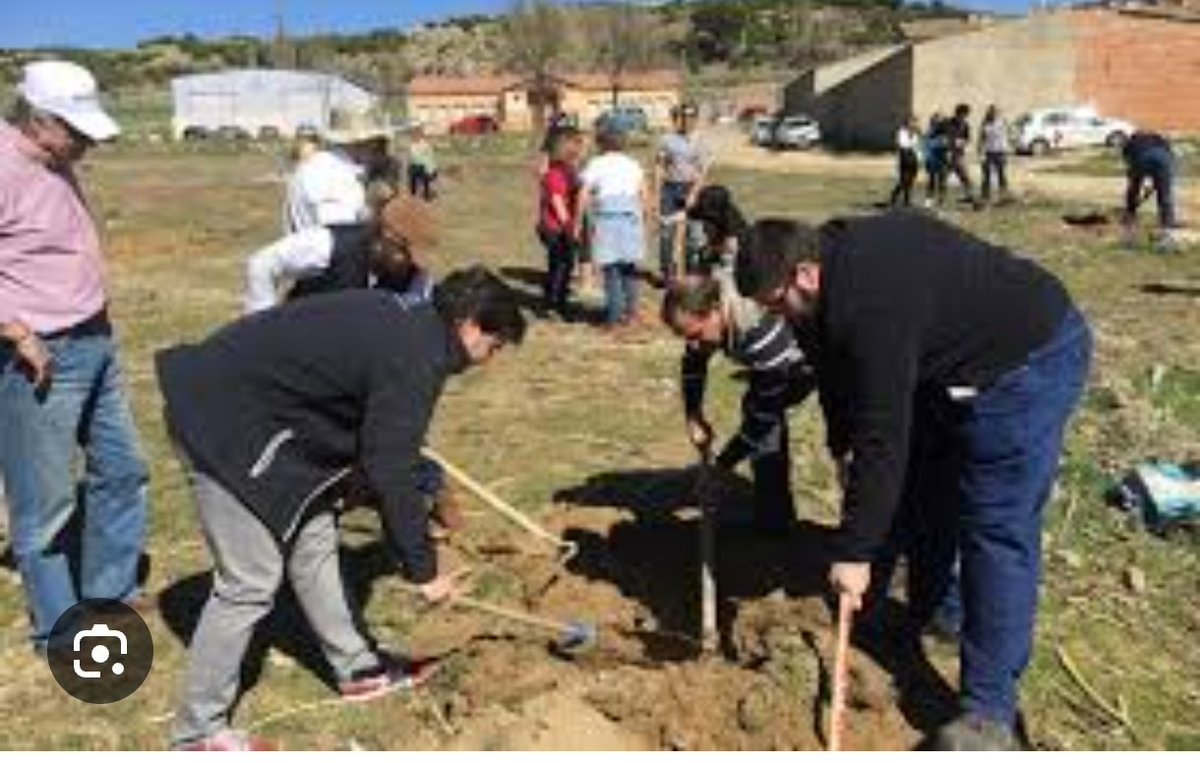 InfuesAvila's tweet photo. *Atención*

Para todos aquellos voluntarios que se están quedando con las ganas de poder echar una mano...

Esto es para vosotros...

#IFCuevasDelValle Ávila https://t.co/GoYh9ok62x