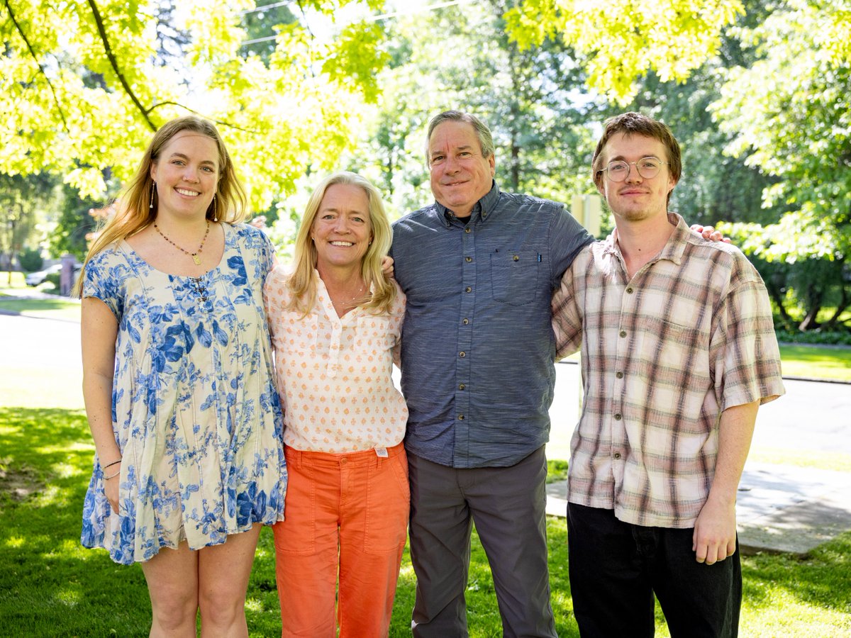 Why do Whitman families give back? 

In this Q&amp;A, two-time Whittie parents Elizabeth Knapp and Chuck Smith reflect on their belief in the power of a liberal arts education and the meaningful connections they’ve built through the Whitman. bit.ly/3IKaXVl