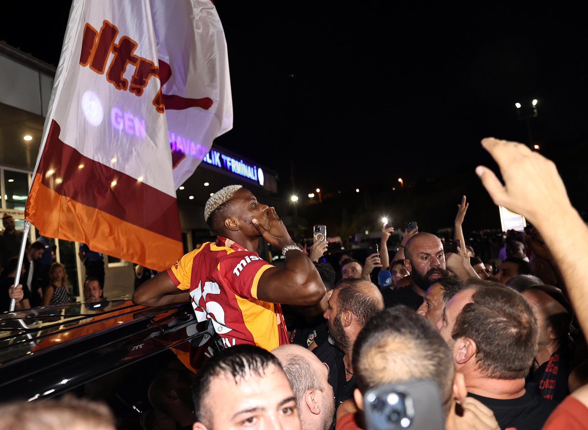 Victor James Osimhen is officially back in Galatasaray like he never Left 🇳🇬❤️💛 👑 .