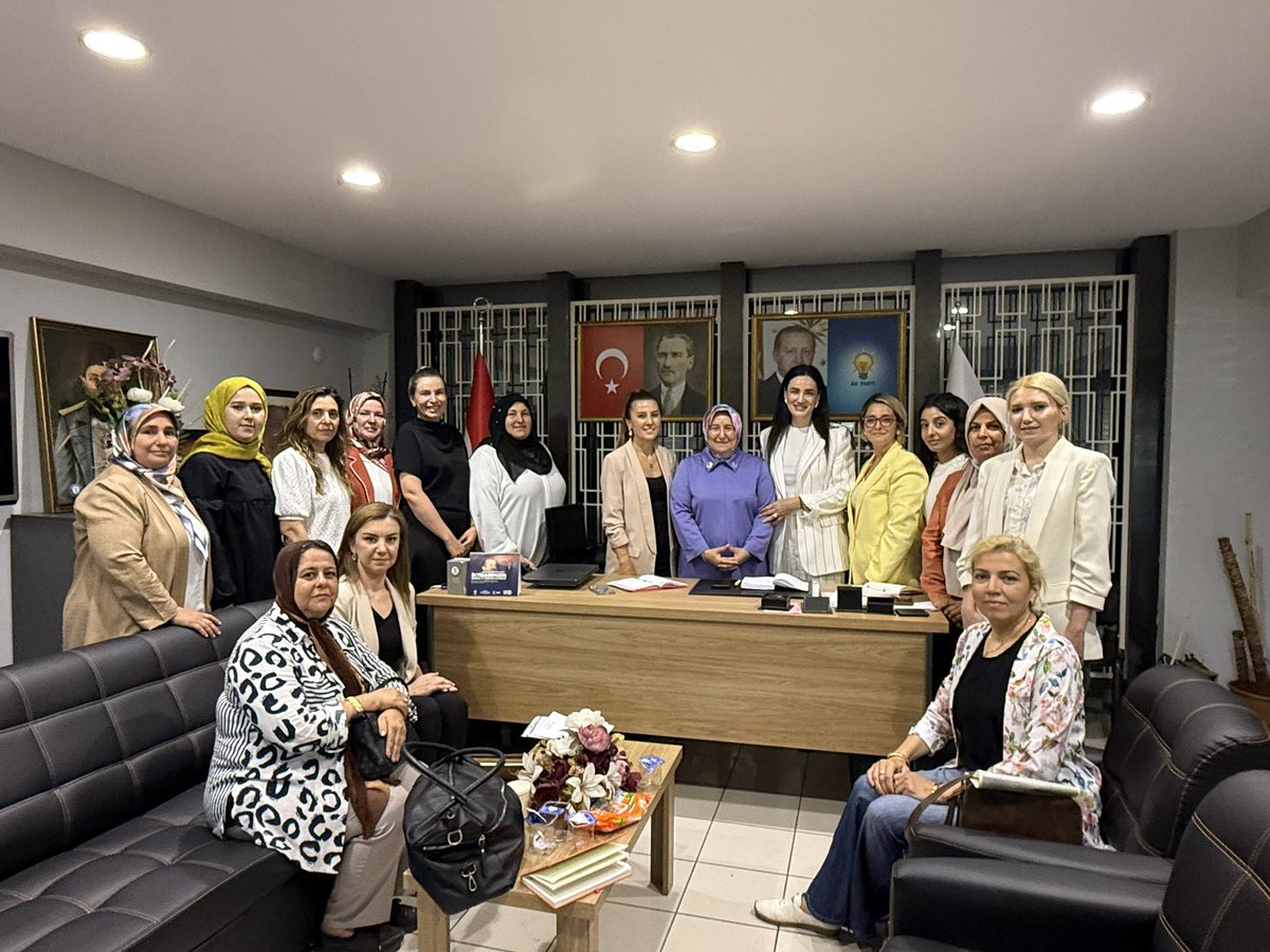 #AK Parti Kadın Kolları MKYK Üyemiz ve Ege Bölgesi İl Koordinatörümüz Sn. Zülfiye Kula, İl Kadın Kolları Başkan Vekilimiz Sn. Vesile Katırcı ve kıymetli İlçe Kadın Kolları Başkanlarımızla bir araya geldik.

#Kadın kollarımız; sahadaki duruşu, dava bilinci ve azmiyle partimizin en