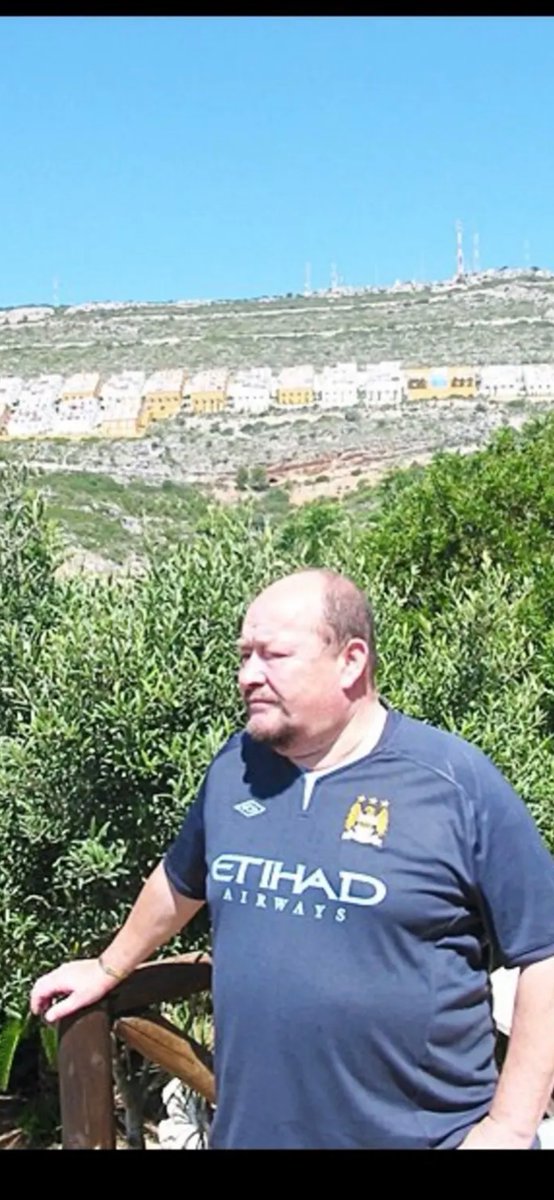 A nod to a Kippax legend of the past, Mark Bittner who passed away on Monday. Mark started the song “Joe Mercer came we played the game” which is still sung today. RIP